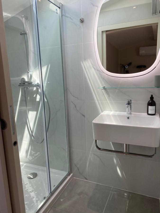 Le Petit Bijou Sete, Quatre Appartements Au Centre Ville, Trois Avec Vue Canal Exterior photo