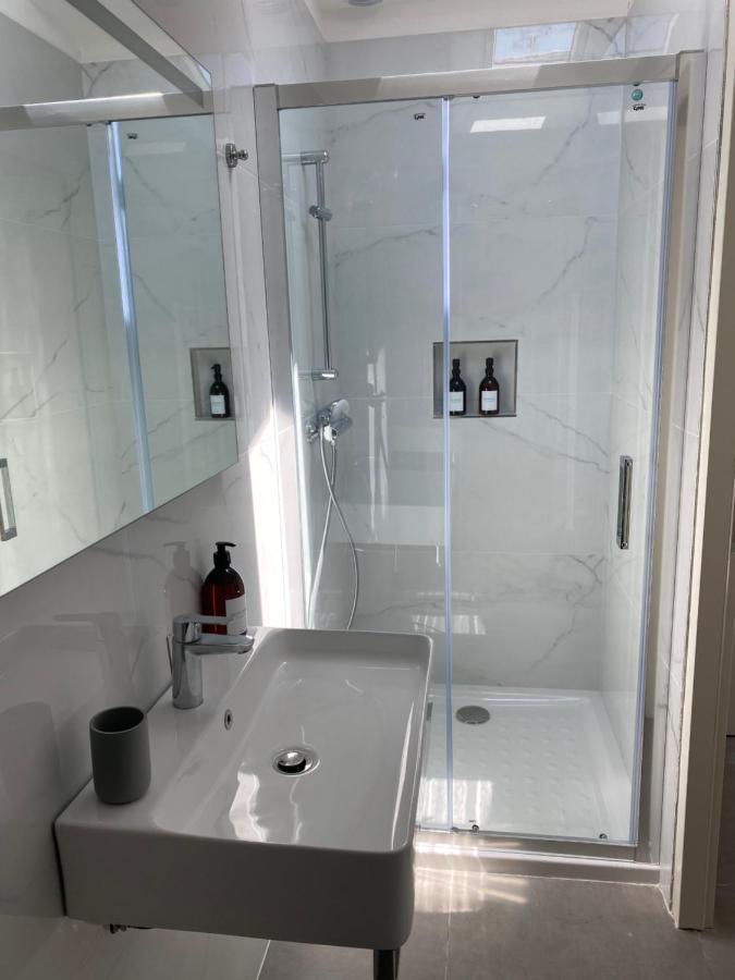 Le Petit Bijou Sete, Quatre Appartements Au Centre Ville, Trois Avec Vue Canal Exterior photo